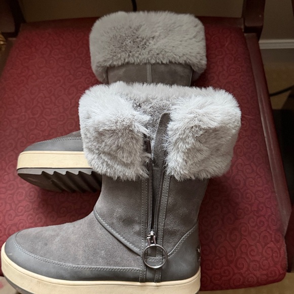 Koolaburra Gray Winter Boots with Faux Fur by Uggs size 6 zipper style - Picture 8 of 9